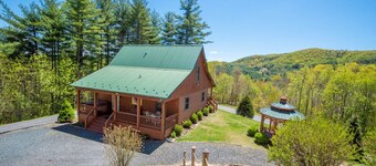 App State of Mind | Adventure Awaits at Every Turn | Hot Tub & Covered Decks