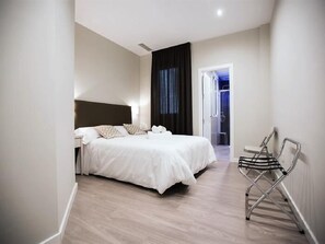 2 bedrooms, iron/ironing board, internet, bed sheets