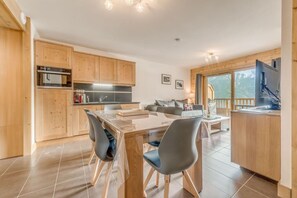 Frigorífico, microondas, horno y lavavajillas