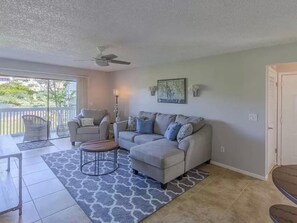 Condo | Living room - La Casa Del Mar 600 Star5Vacations (Dunedin)