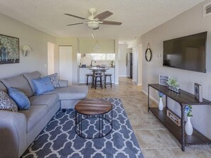 Condo | Living area - La Casa Del Mar 600 Star5Vacations (Dunedin)