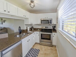 Condo | Private kitchen - La Casa Del Mar 600 Star5Vacations (Dunedin)