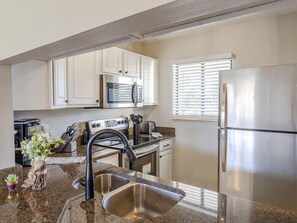 Apartment | Eigene Küche | Kühlschrank, Mikrowelle, Ofen, Geschirrspüler