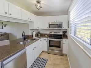 Condo | Private kitchen - La Casa Del Mar 610 Star5Vacations (Dunedin)