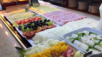 Free daily buffet breakfast