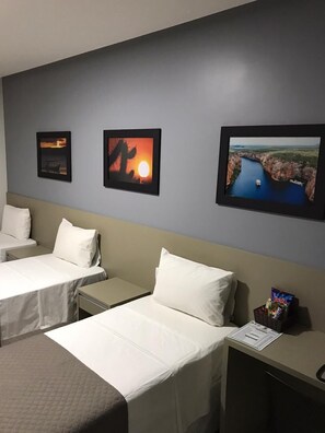 Standard Triple Room (solteiro) | Pillowtop beds, blackout drapes, free WiFi