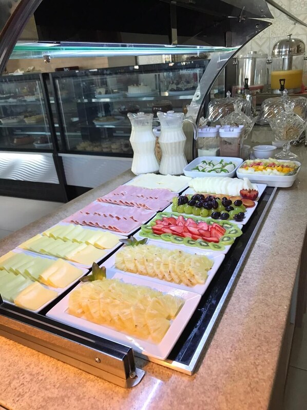 Free daily buffet breakfast