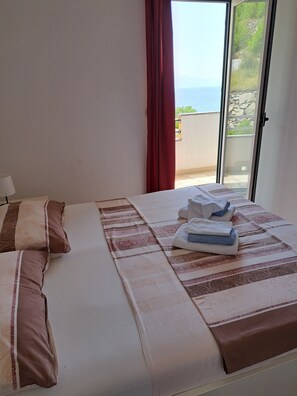 2 habitaciones, cuna de viaje, wifi gratis y ropa de cama