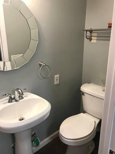 Delightful Guest Room Close to Hendersonville’s Downtown