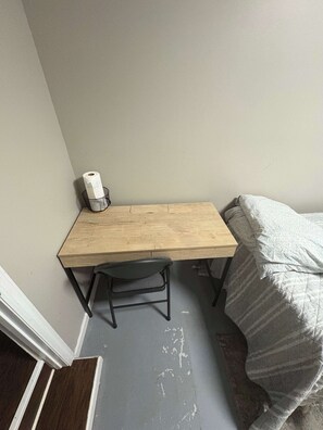 WiFi, bed sheets - Delightful Guest Room Close to Hendersonville’s Downtown (Hendersonville)