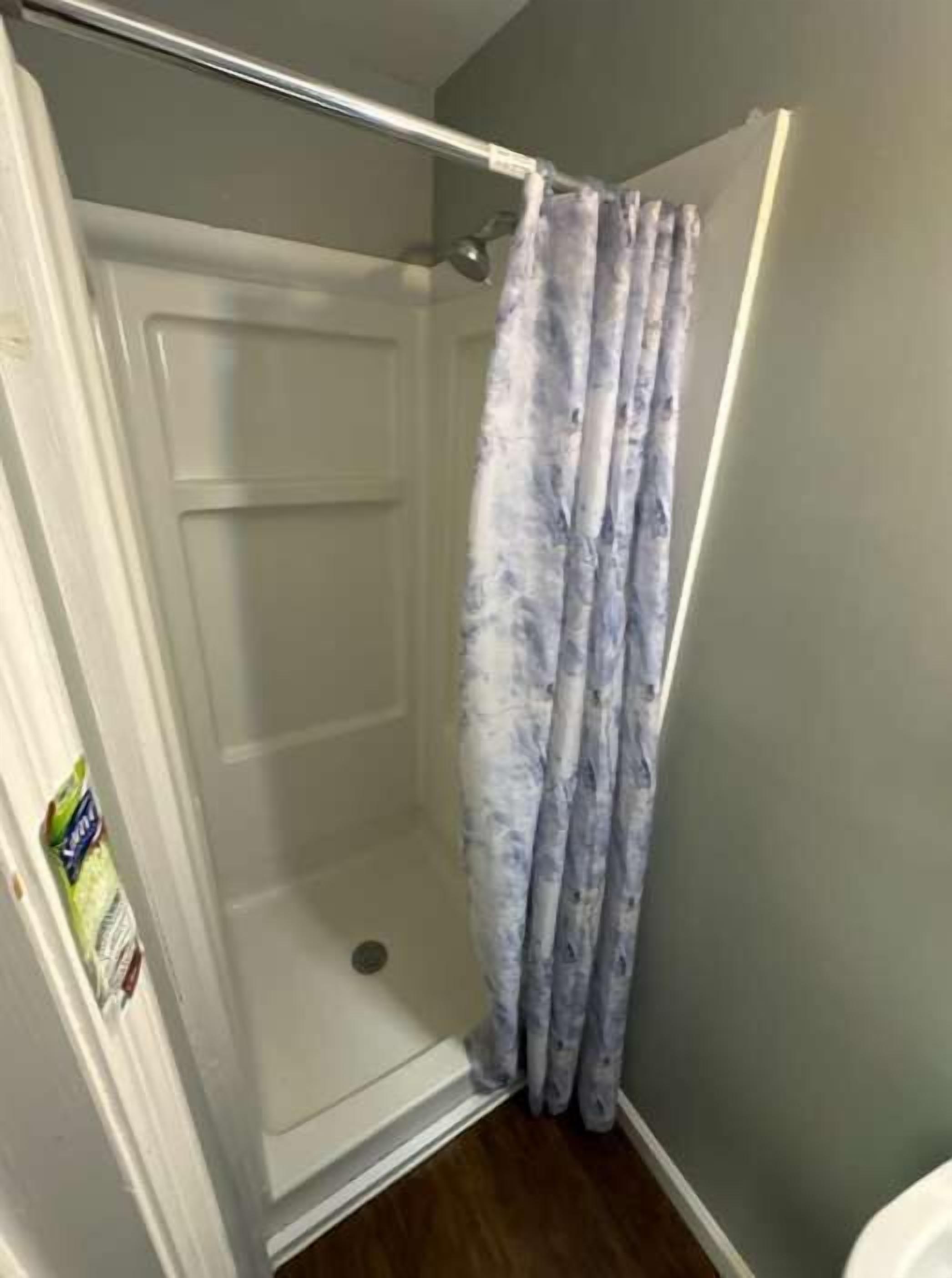 Douche, serviettes fournies