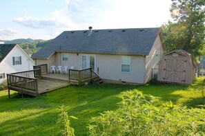 Exterior - Just 20 minutes from Nashville — includes a fenced yard. (Goodlettsville)