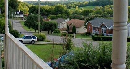 20 minutos del centro de Nashville con patio cercado