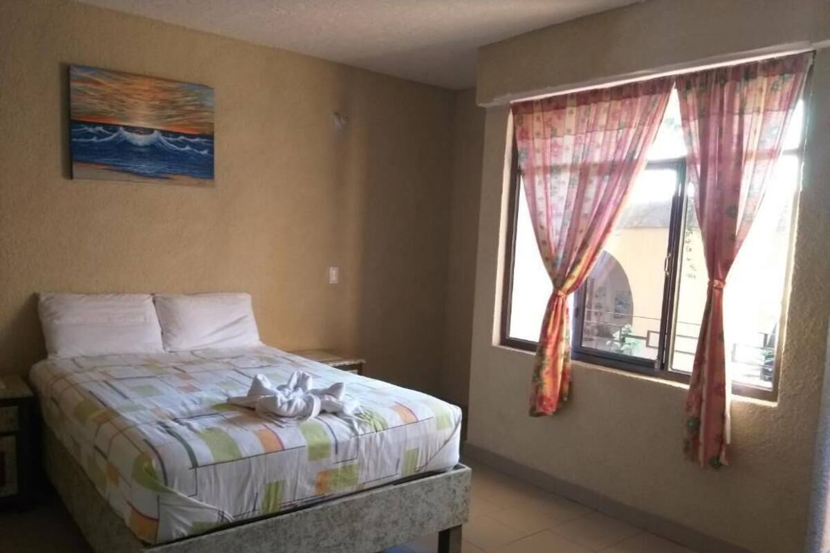 Habitación estándar, 1 cama matrimonial | Decoración personalizada, muebles diferentes y wifi gratis