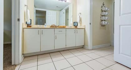 Tarkista se! 2 BR / 1 B Apt hyvin lähellä 1-24
