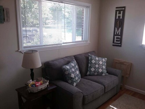 Cozy 1 BR efficiency apt close to TTU and downtown