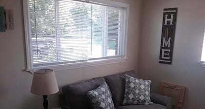 Cozy 1 BR efficiency apt close to TTU and downtown
