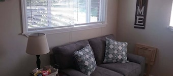 Cozy 1 BR efficiency apt close to TTU and downtown