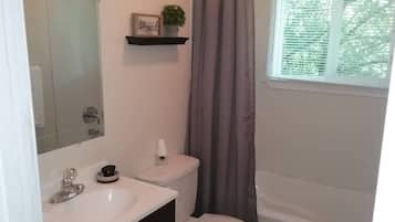 Baignoire, serviettes fournies