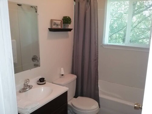 Cozy 1 BR efficiency apt close to TTU and downtown