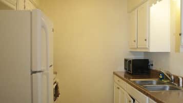 Fridge, stovetop, dishwasher