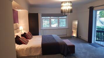 5 bedrooms, iron/ironing board, WiFi, bed sheets