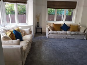 TV, fireplace, DVD player, books