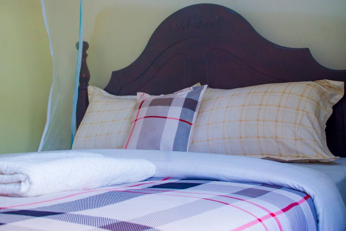Suite ejecutiva | 3 habitaciones, escritorio, wifi gratis y ropa de cama
