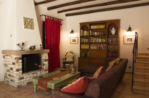 Televisión, chimenea y tenis de mesa 