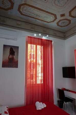 Design Room | Room amenity - Roma Castel Nepi Home near Colosseo (Rome)