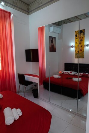 Design Room - Roma Castel Nepi Home near Colosseo (Rome)