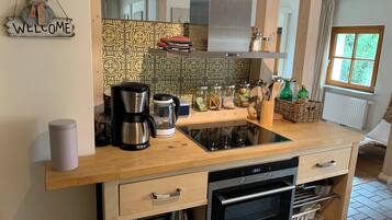 Apartment, Balcony (incl. EUR 80 Cleaning fee) | Private kitchen | Full-size fridge, microwave, oven, stovetop