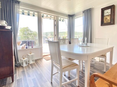 Lovely holiday house by a beautiful lake