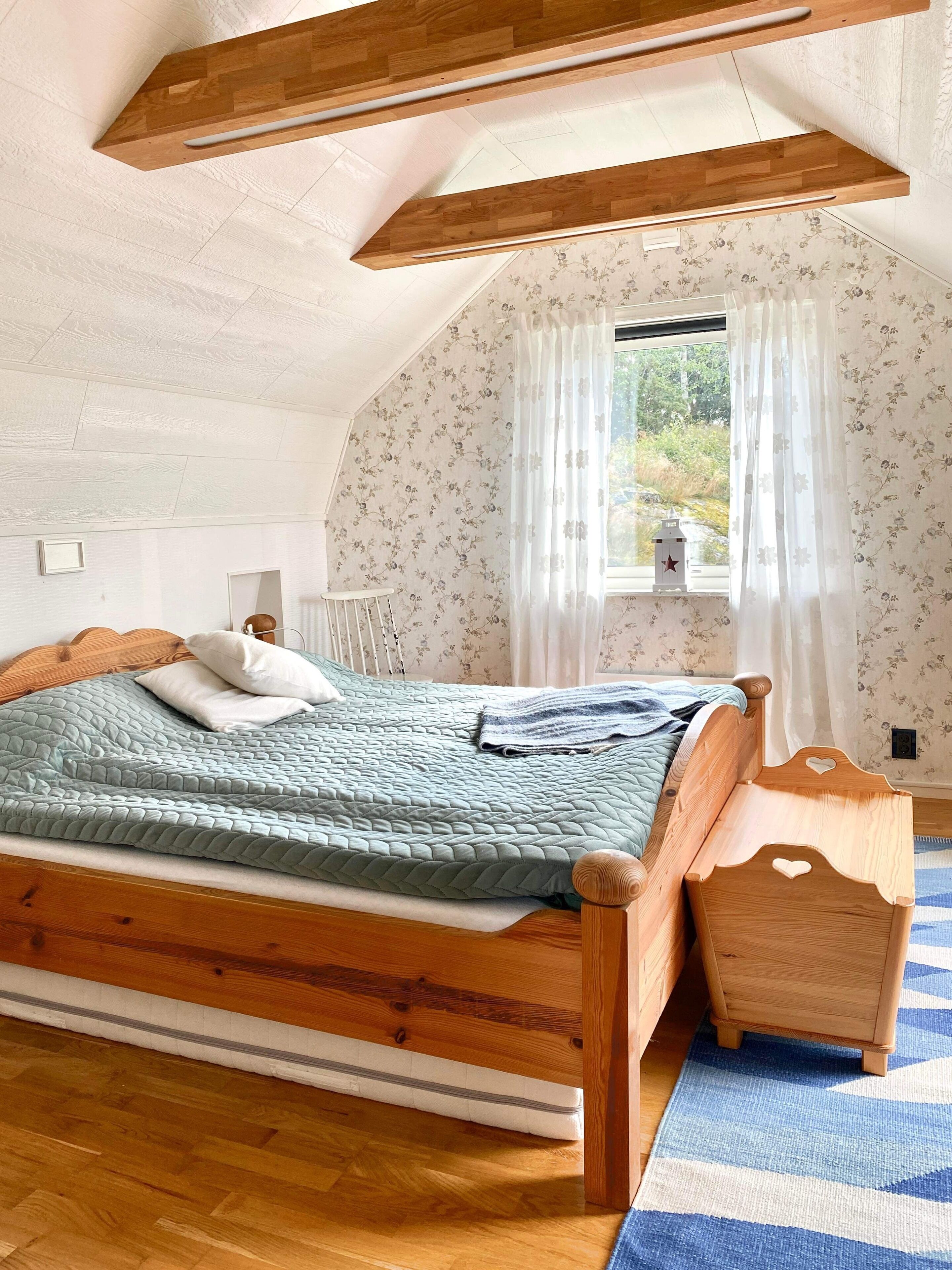 4 bedrooms, desk, iron/ironing board, free WiFi