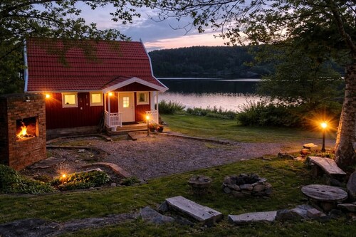 Lovely holiday house by a beautiful lake