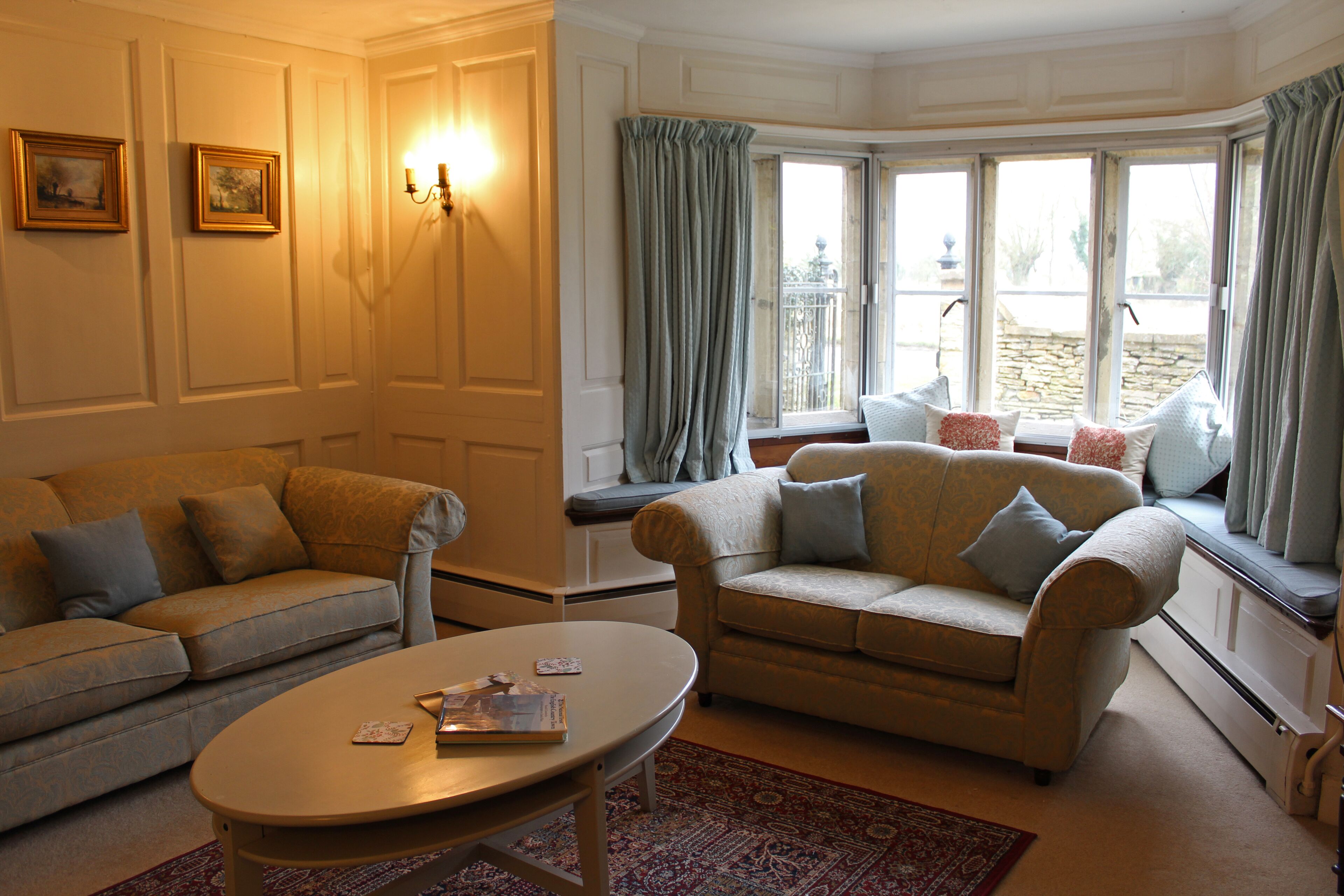 Smart TV, fireplace, DVD player, table football