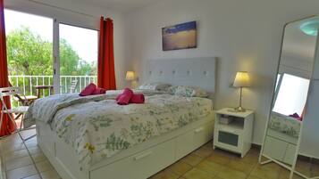 4 slaapkamers, een strijkplank/strijkijzer, gratis wifi, beddengoed