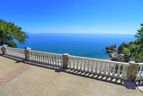 Sleeps 9 | Casa Vista Bella | CG R1248