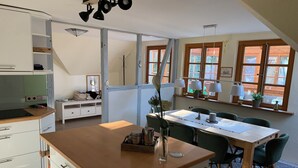公寓客房, 陽台, 花園景觀 (incl. EUR 120 Cleaning fee) | 私人廚房 | 咖啡機/沖茶器、大型冰箱、微波爐、烤箱