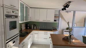 公寓客房, 陽台, 花園景觀 (incl. EUR 120 Cleaning fee) | 私人廚房 | 咖啡機/沖茶器、大型冰箱、微波爐、烤箱