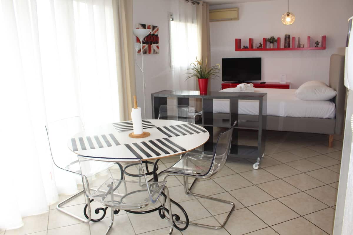 Apartment, Private Pool, Ground Floor (Patio, No 01) | Private kitchen | Fridge, microwave, stovetop, coffee/tea maker