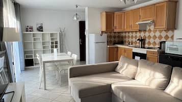 Dupleks, akses ke kolam renang (No 06) | Area keluarga | TV layar datar