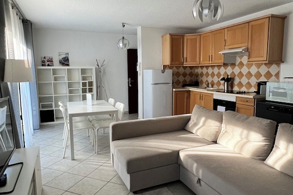 Duplex, Pool Access (No 06) | Living area | Flat-screen TV