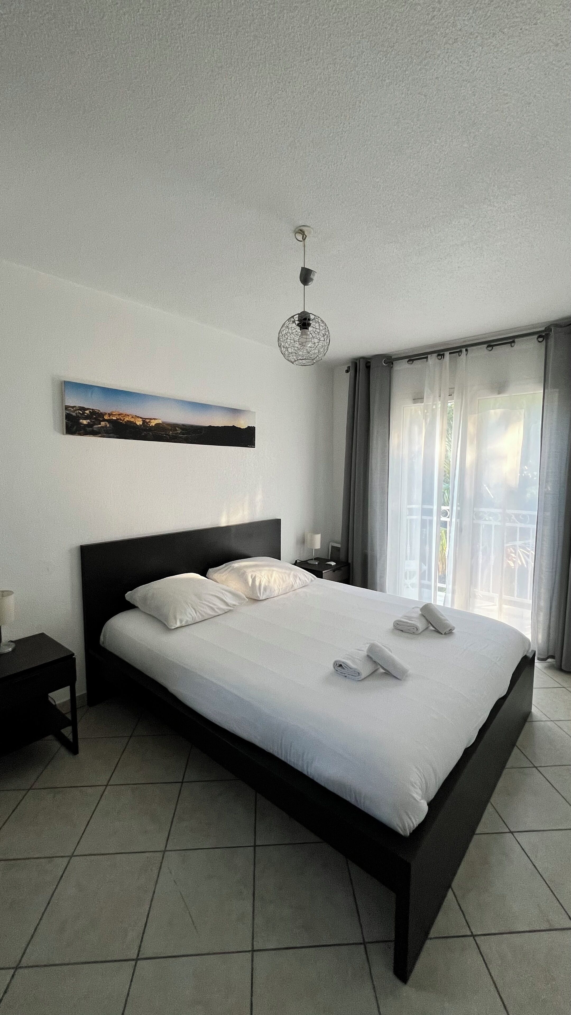 Espacio para trabajar con laptop y sistema de insonorización 