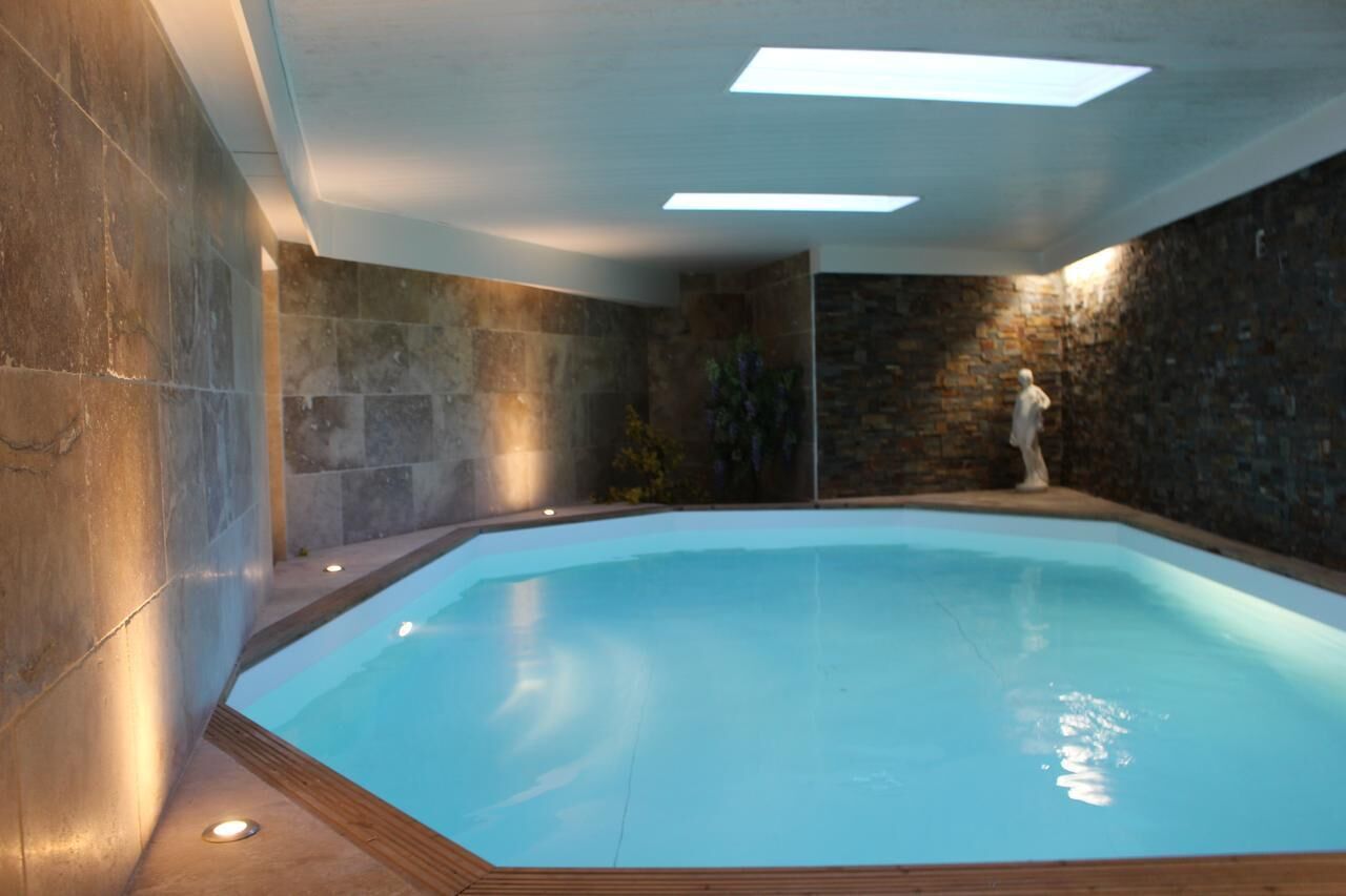 Piscine extérieure (ouverte en saison), chaises longues