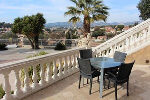 Deluxe Suite, Pool Access, Ground Floor (Patio, No 27) | Terrace/patio