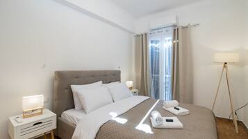 Deluxe Apartment | 2 bedrooms, in-room safe, individually decorated, individually furnished