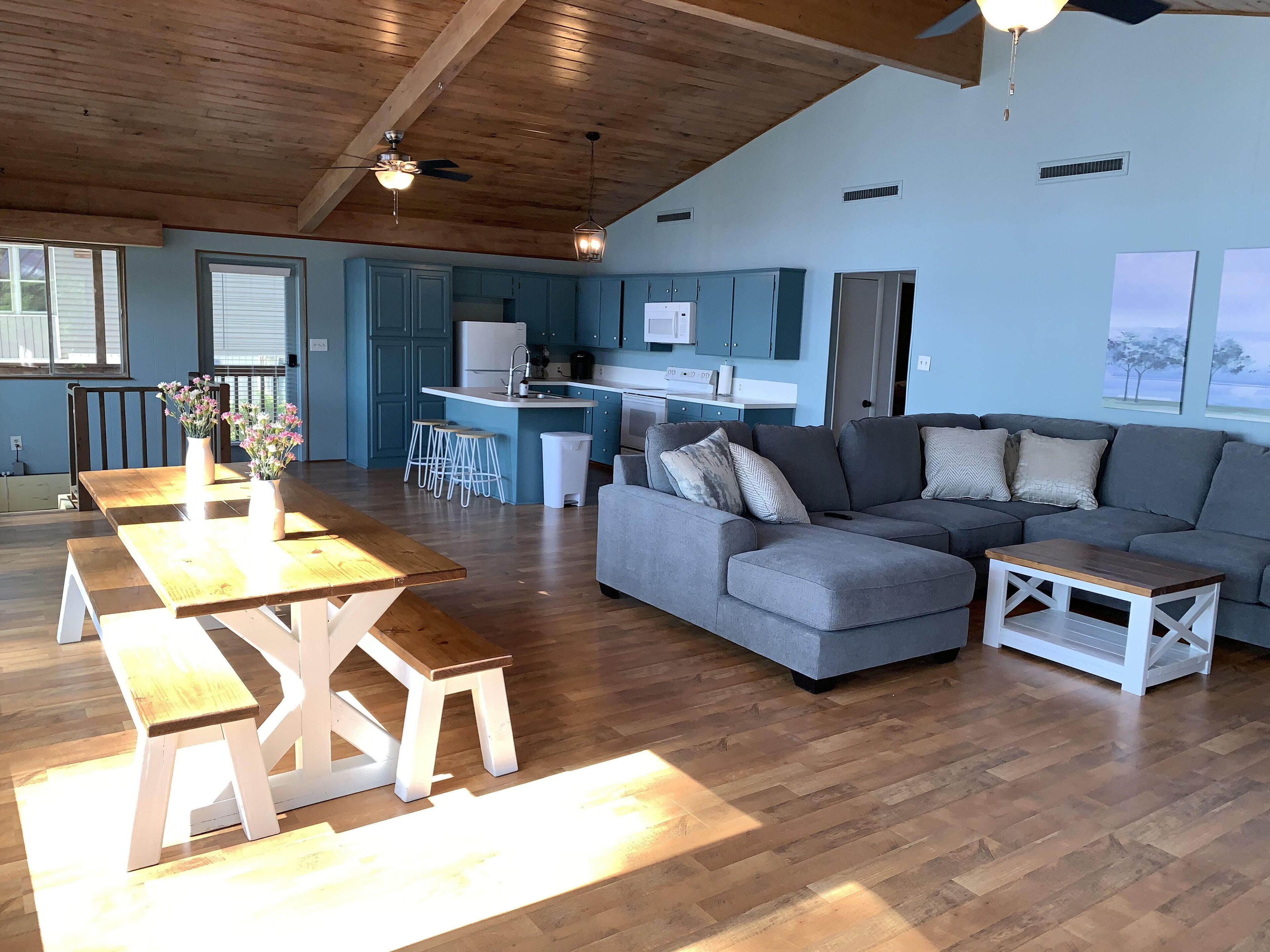 Smart TV, fireplace, DVD player, books