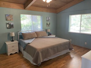 3 bedrooms, iron/ironing board, travel cot, free WiFi - Sunset Cove - Lake O' The Pines / Crystal Cove (Jefferson)