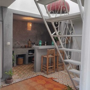 Apartment, 1 Schlafzimmer, Terrasse | Eigene Küche | Großer Kühlschrank, Mikrowelle, Herdplatte